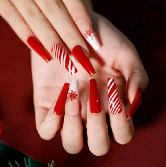 24 pc Xmas Nails - Picture 1 of 4